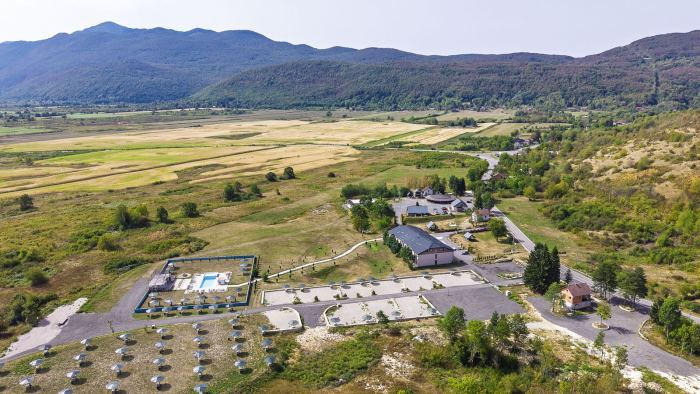 Big House Hotel — Hotel i okoliš 15